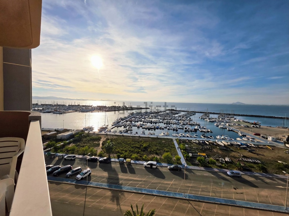 Piso en primera línea de playa en La Manga del Mar Menor — Vista mar