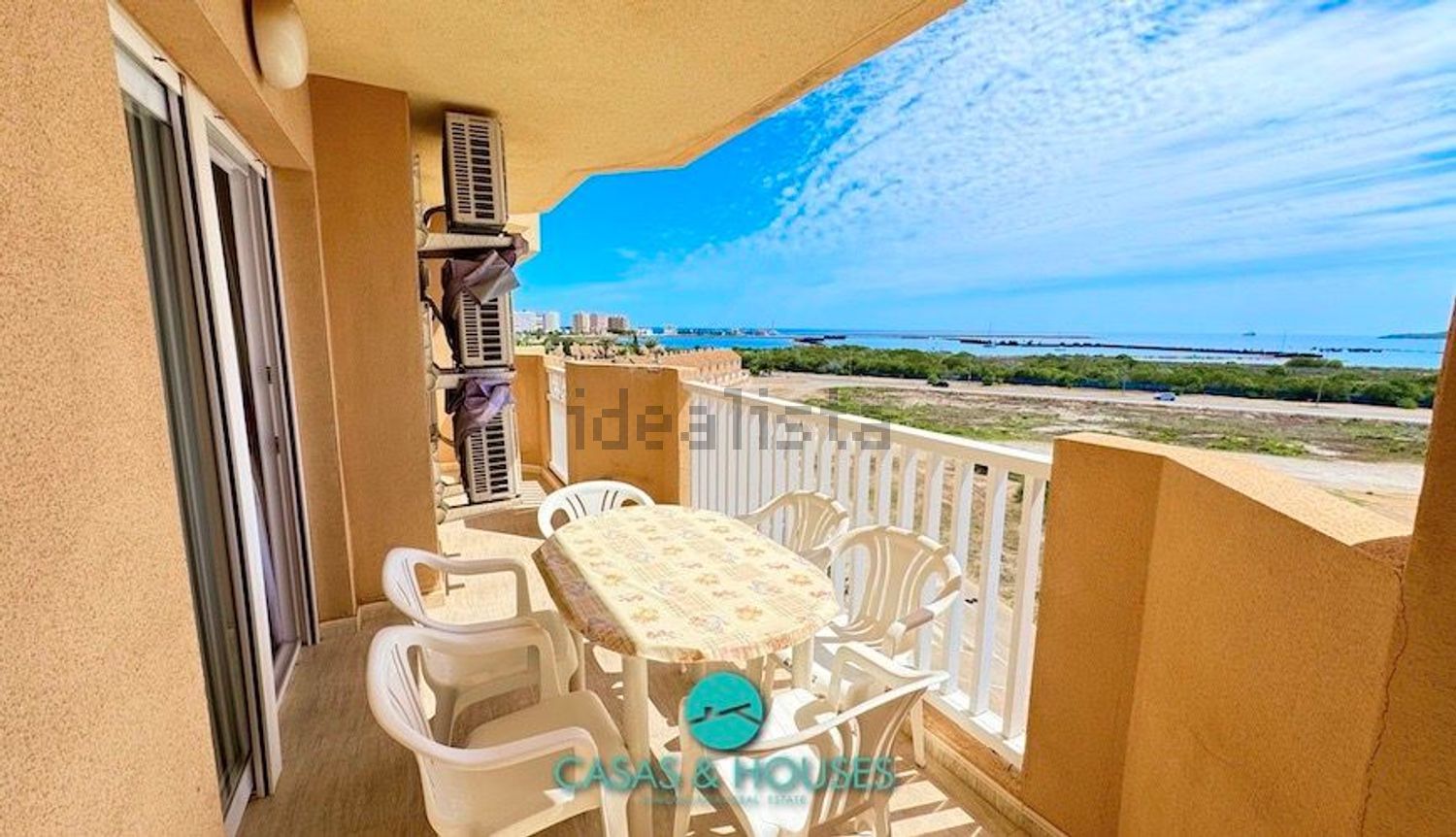 Piso en venta en primera línea de playa en La Manga del Mar Menor