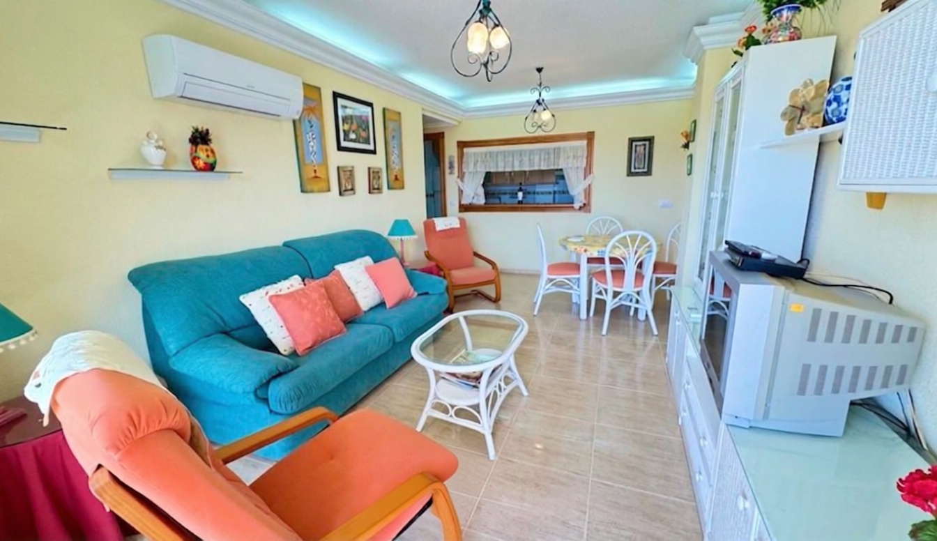Beachfront flat in La Manga del Mar Menor — Living room