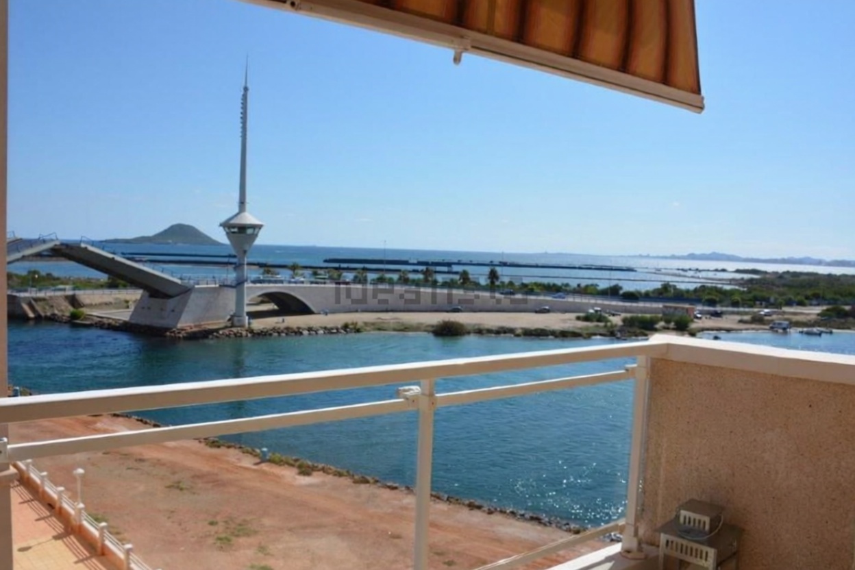 Piso en primera línea de playa en La Manga del Mar Menor