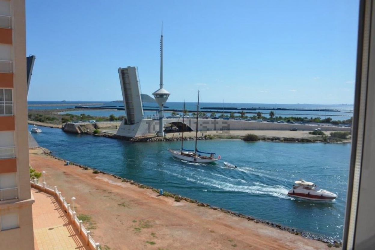 Piso en primera línea de playa en La Manga del Mar Menor — Baño