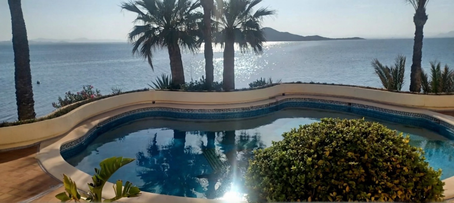 Piso en primera línea de playa en La Manga del Mar Menor