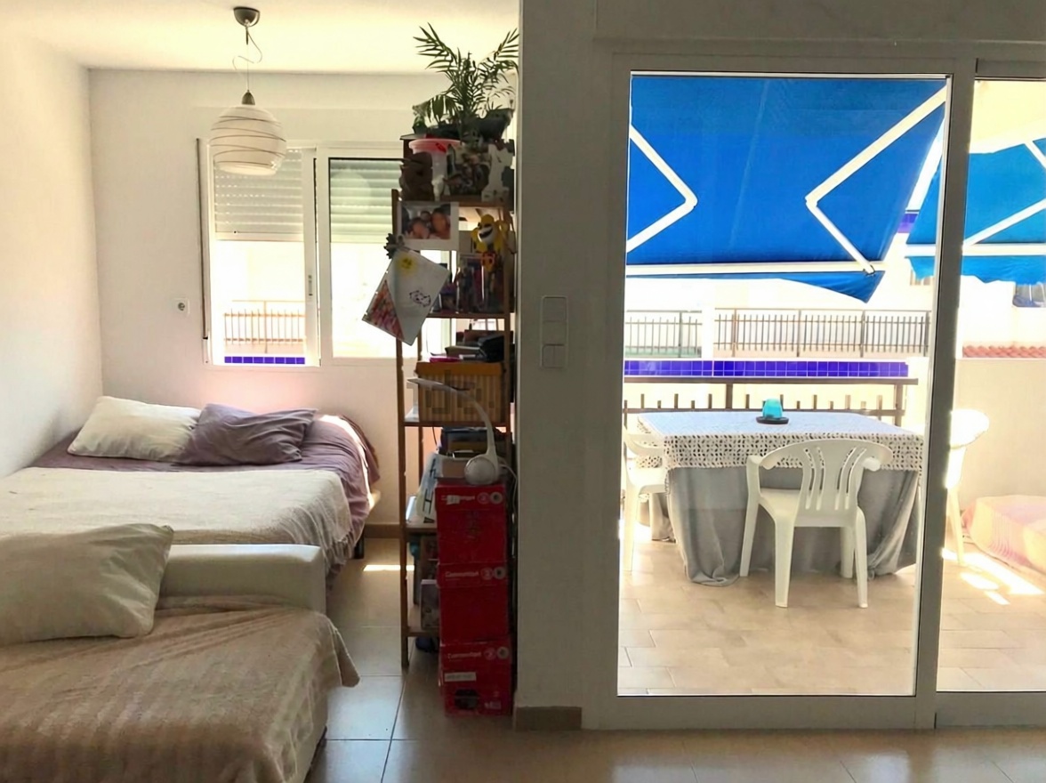 Piso en primera línea de playa en La Manga del Mar Menor — Dormitorio
