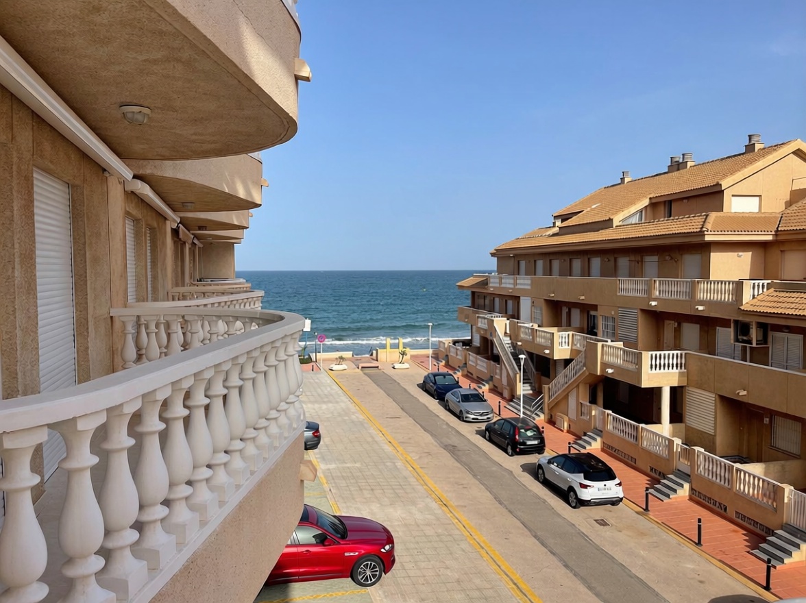 Piso en primera línea de playa en La Manga del Mar Menor