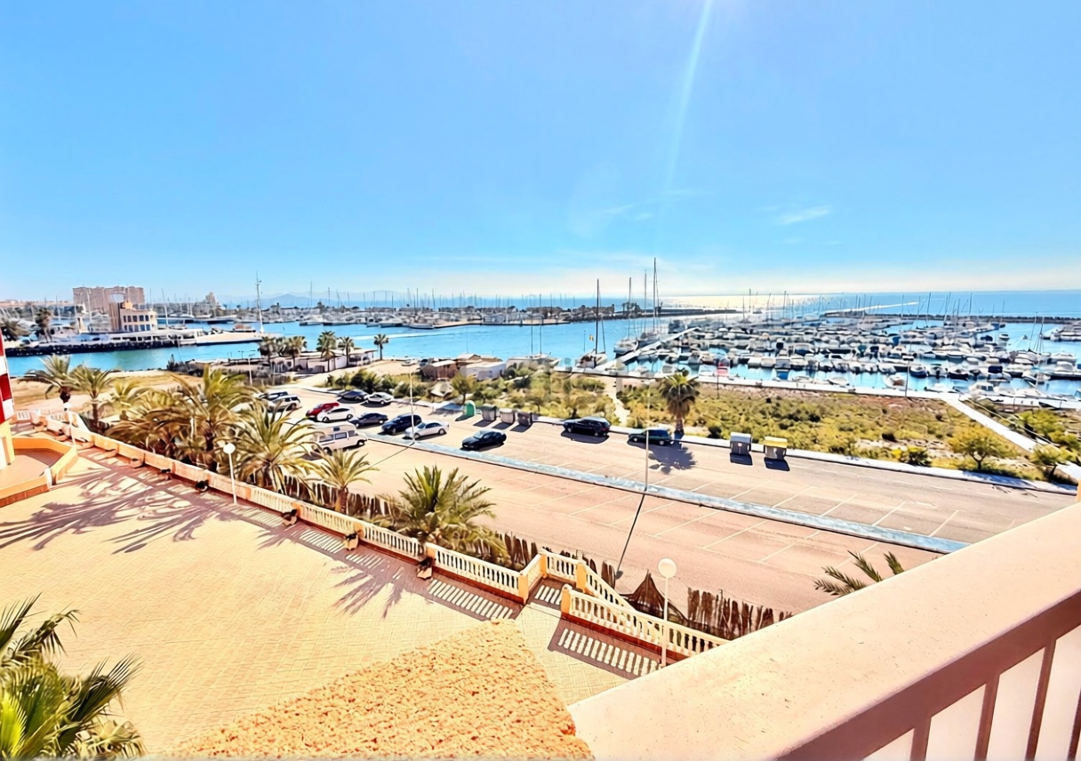Piso en primera línea de playa en La Manga del Mar Menor — Vista mar