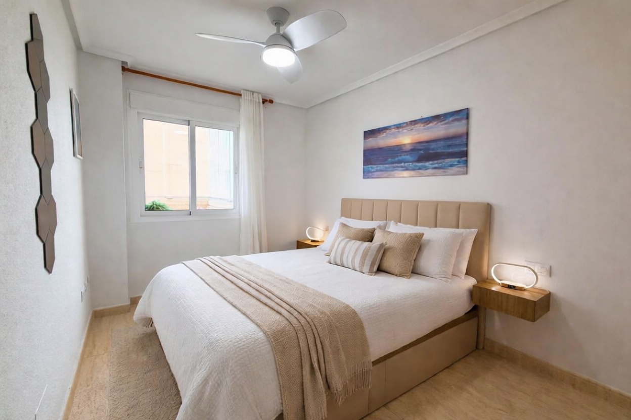 Piso en primera línea de playa en La Manga del Mar Menor — Dormitorio