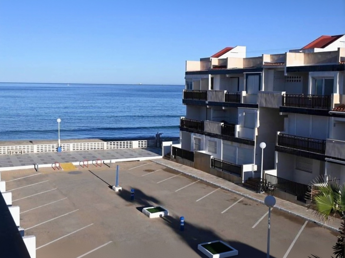 Beachfront studio in La Manga del Mar Menor — Sea view