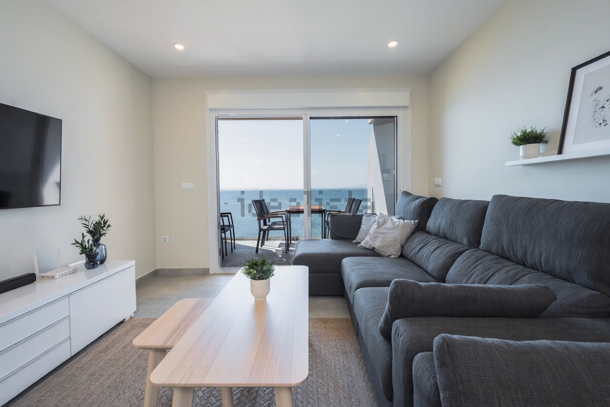 Apartamento em primeira linha de praia em La Manga del Mar Menor — Sala