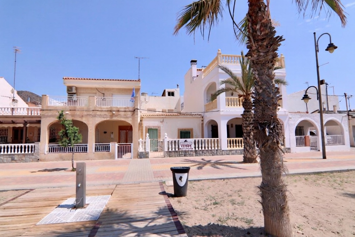 Chalet con acceso directo a playa en Mazarrón — Fachada