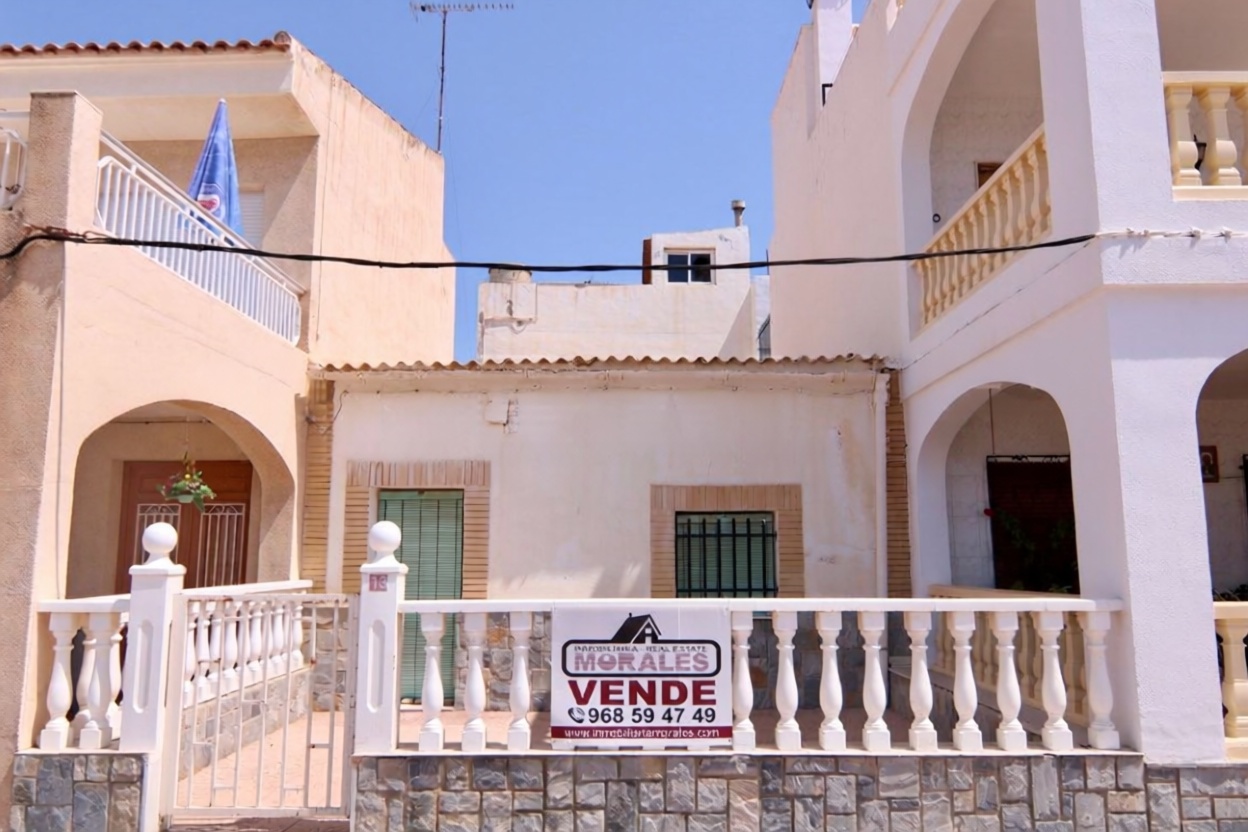 Chalet con acceso directo a playa en Mazarrón — Fachada