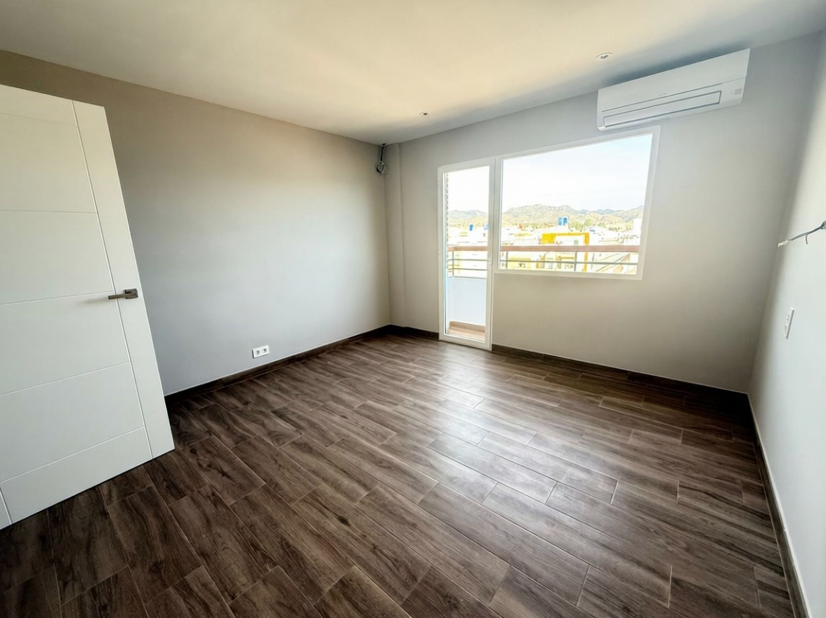 Piso en primera línea de playa en Mazarrón — Dormitorio