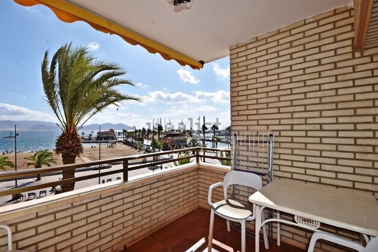 Beachfront flat in Mazarrón