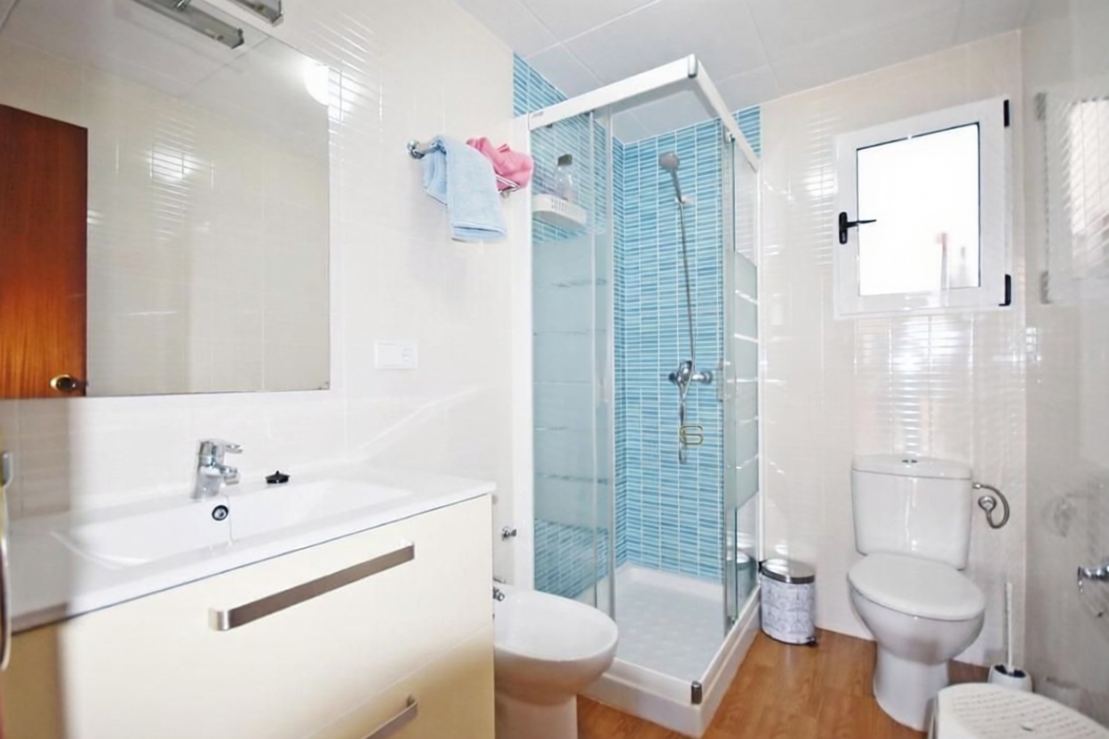Beachfront flat in Mazarrón — Bathroom