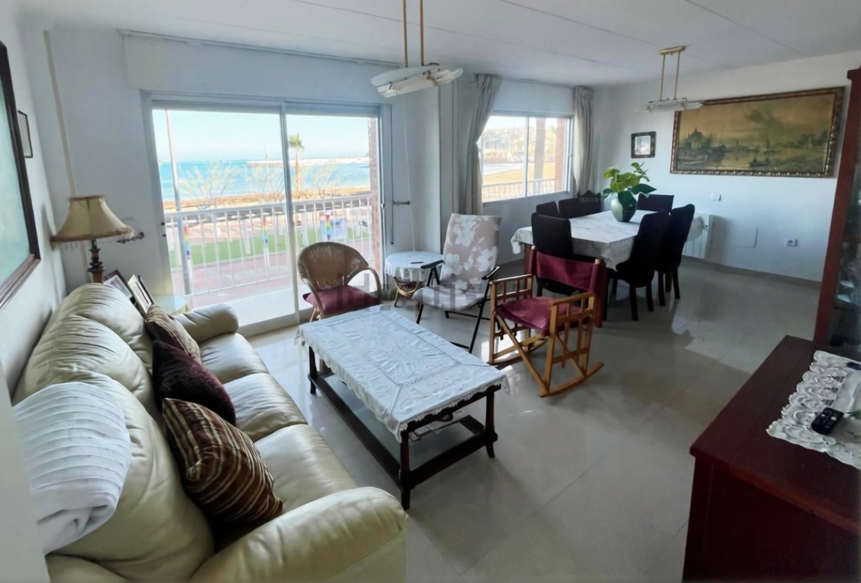 Piso en primera línea de playa en Mazarrón — Salón