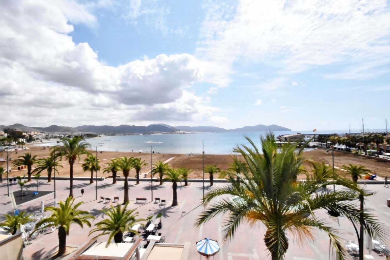Beachfront flat in Mazarrón — Sea view