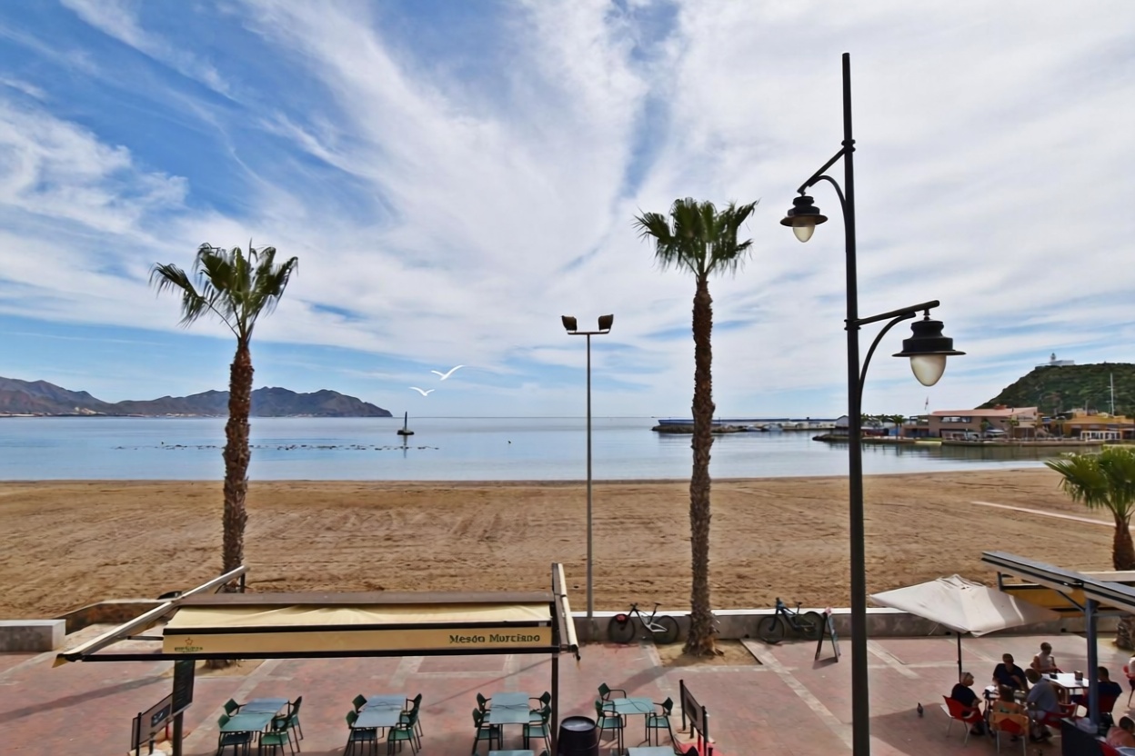 Beachfront flat in Mazarrón — Sea view