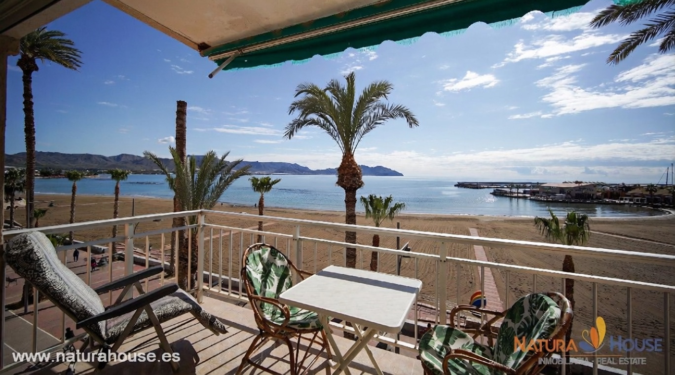 Beachfront flat in Mazarrón