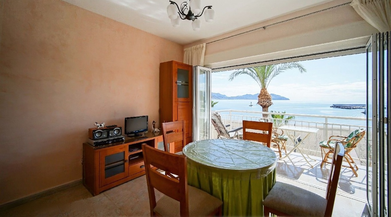 Apartamento em primeira linha de praia em Mazarrón — Sala jantar