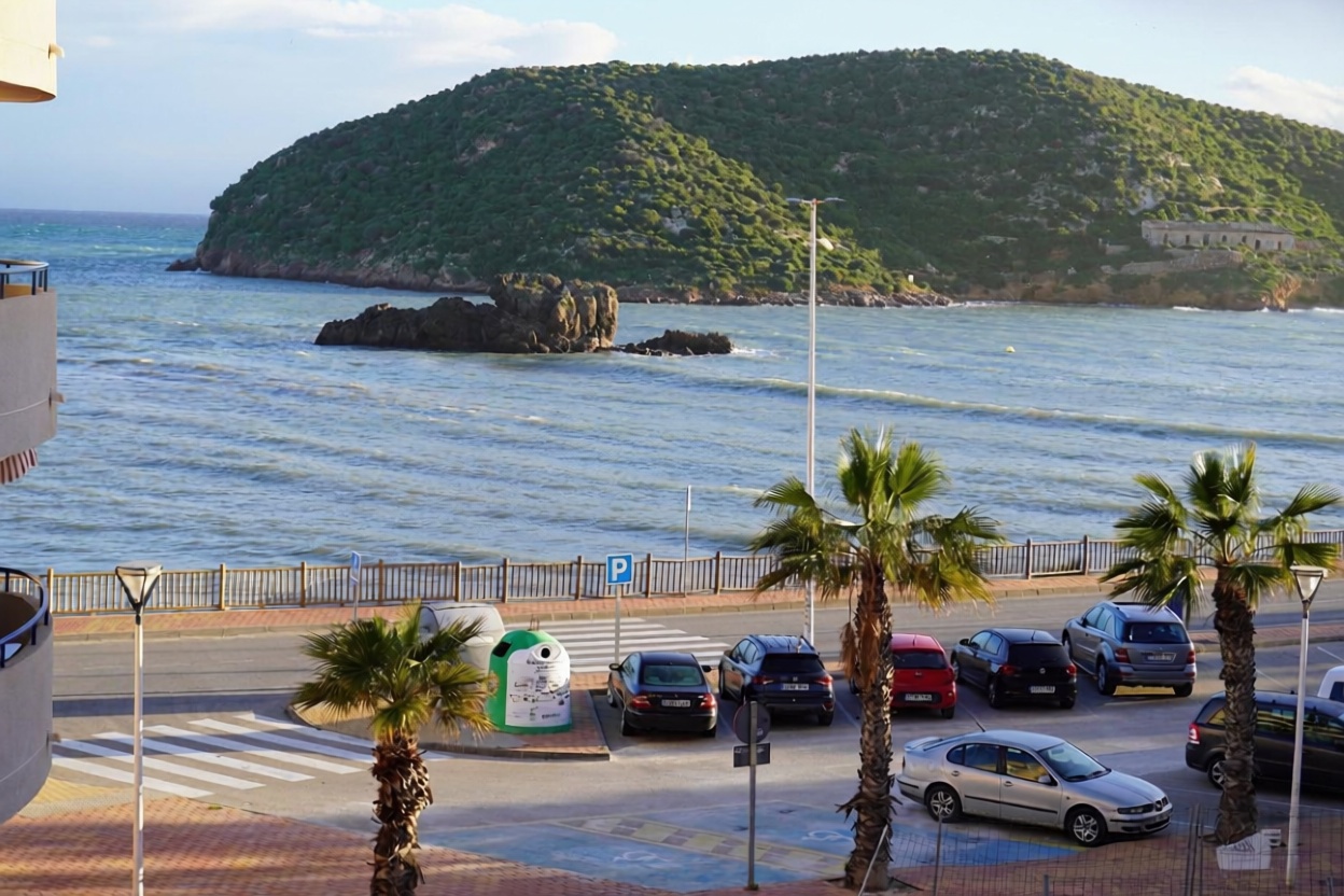 Beachfront flat in Mazarrón — Sea view