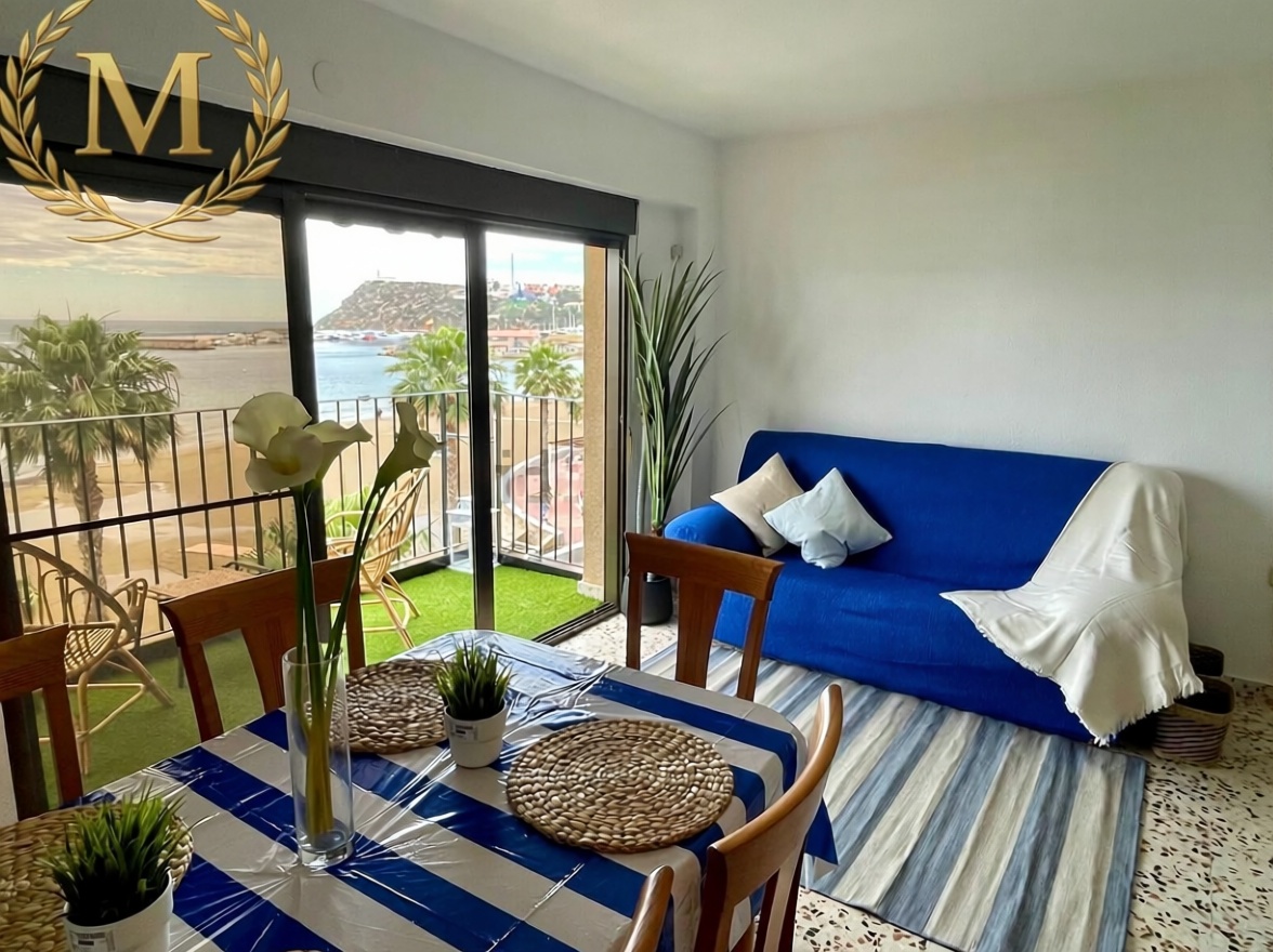 Beachfront flat in Mazarrón — Living room