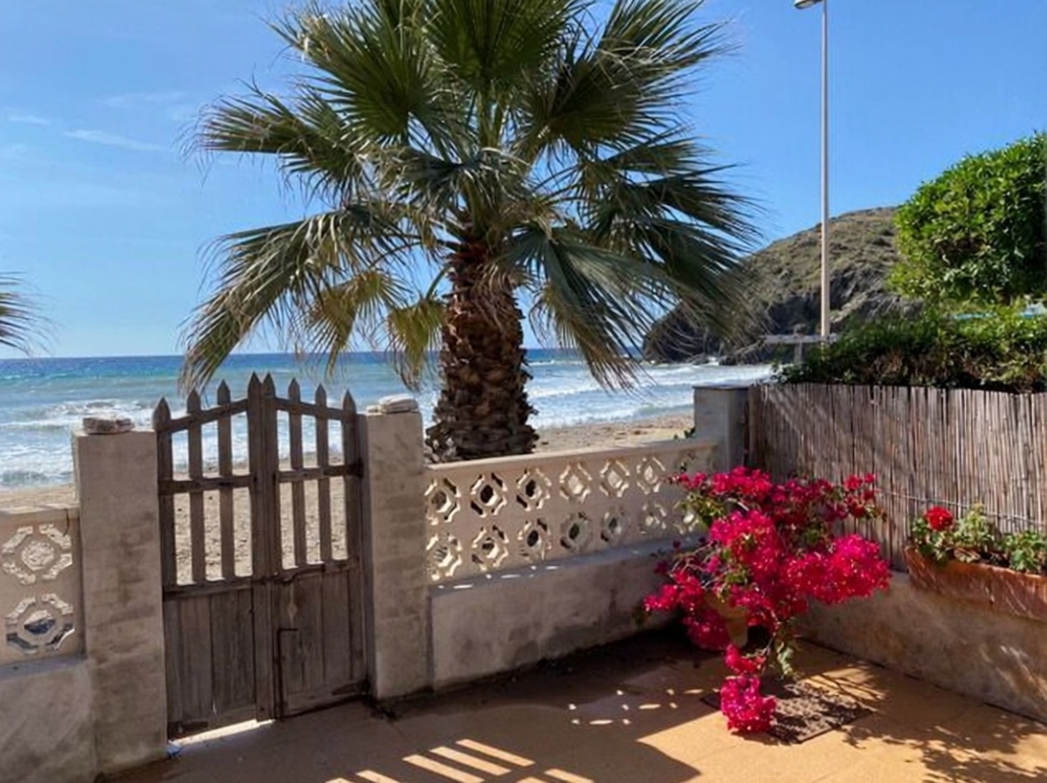 Chalet con acceso directo a playa en Lorca