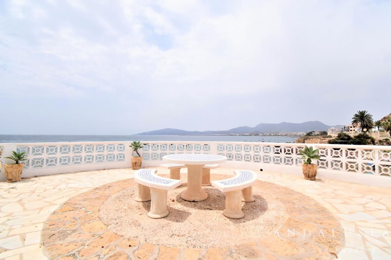 Chalet con acceso directo a playa en San Juan de los Terreros — Terraza mar
