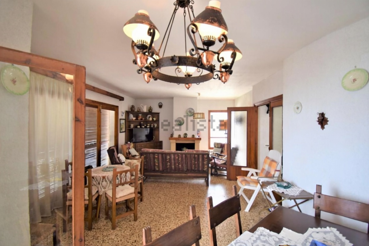 Chalet con acceso directo a playa en San Juan de los Terreros — Salón
