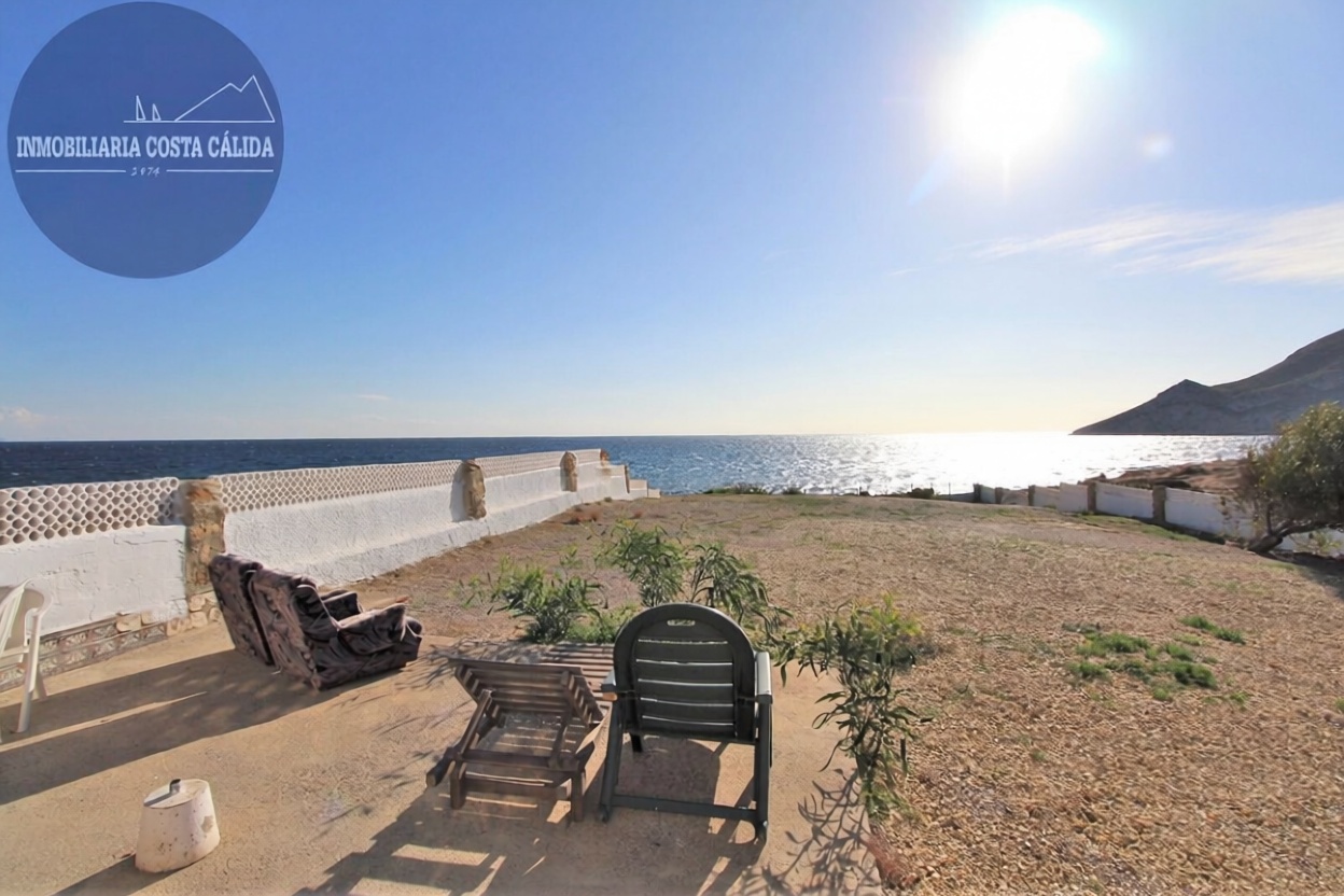 Casa con acceso directo a playa en Águilas