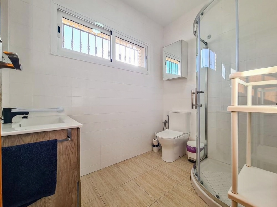 Chalet con acceso directo a playa en Águilas — Baño