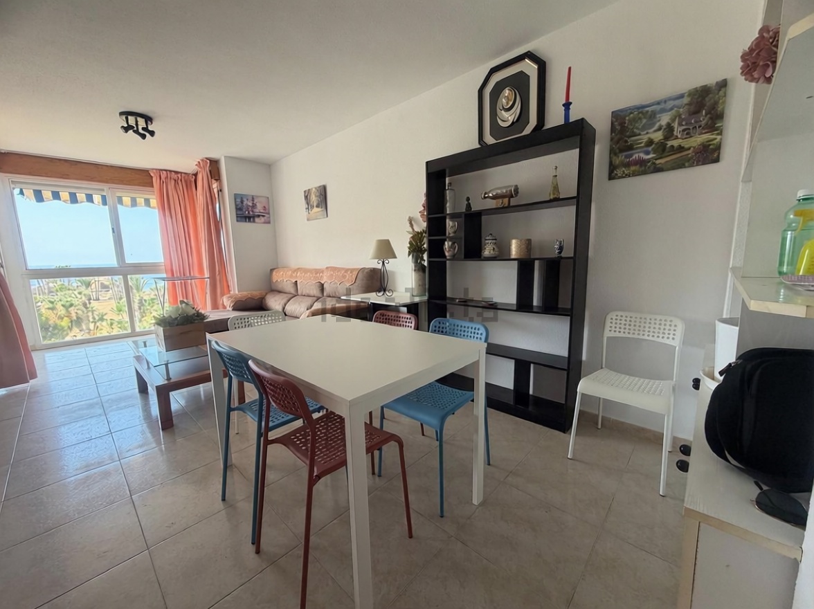 Beachfront flat in Águilas — Living room