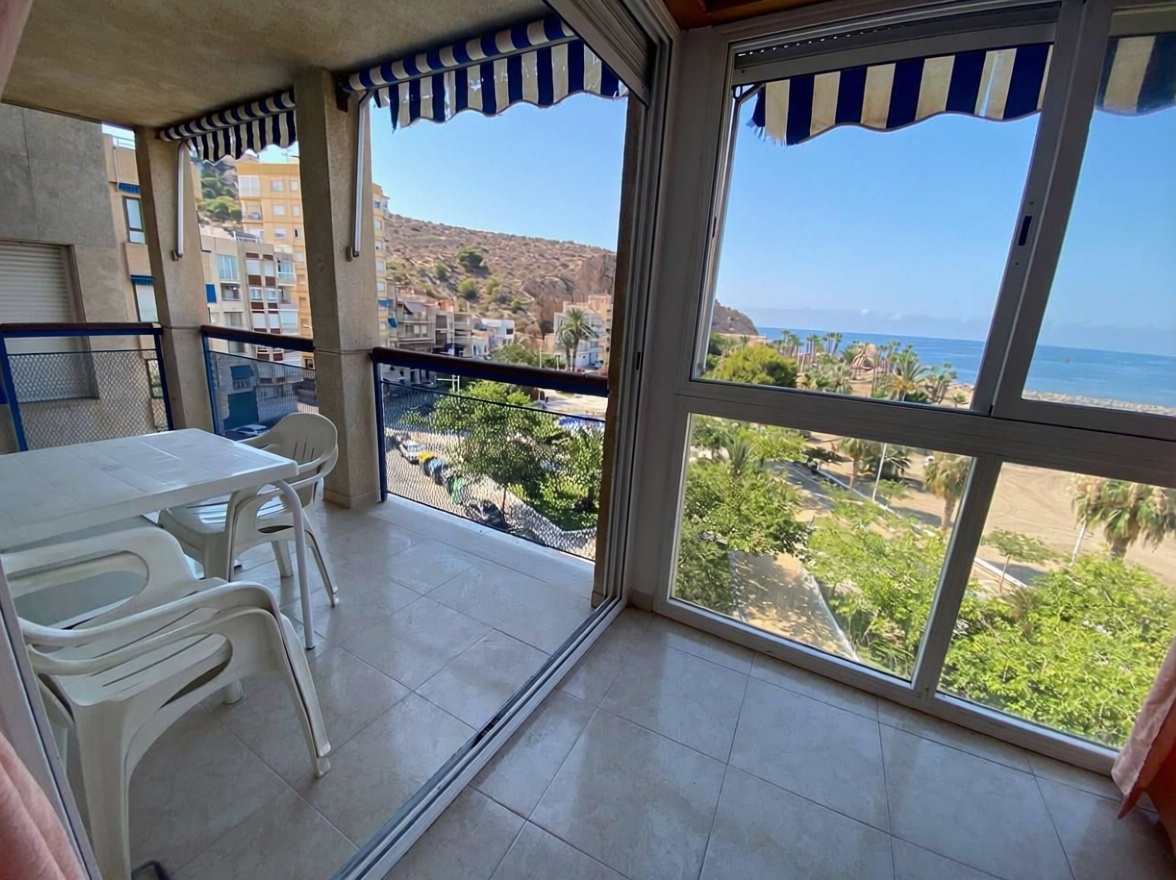 Beachfront flat in Águilas — Sea terrace