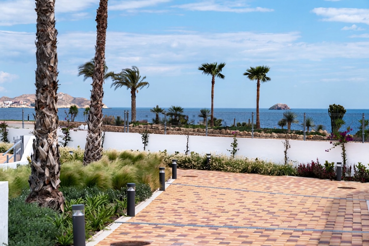 Piso en primera línea de playa en San Juan de los Terreros — Vista mar