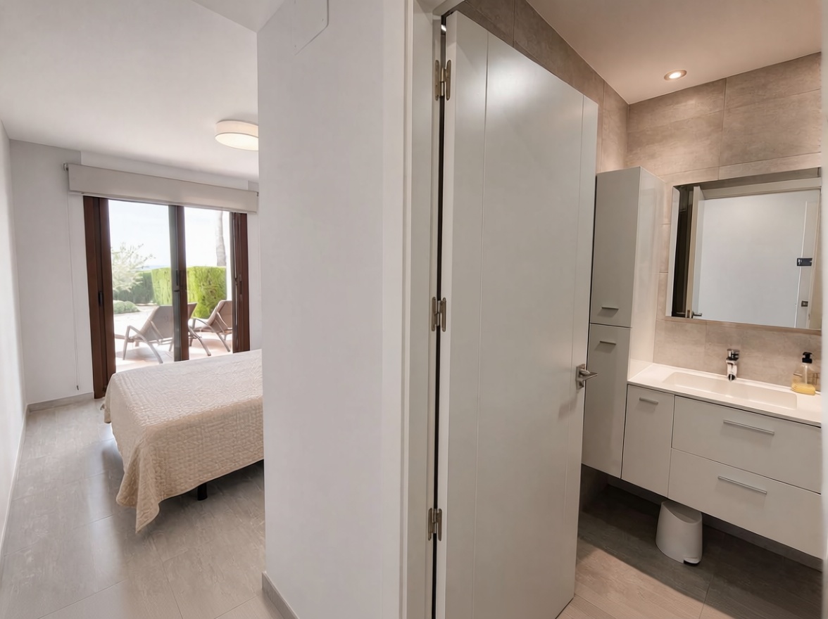 Piso en primera línea de playa en Ajo — Dormitorio