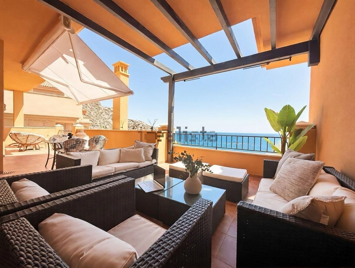Seafront attic in Águilas