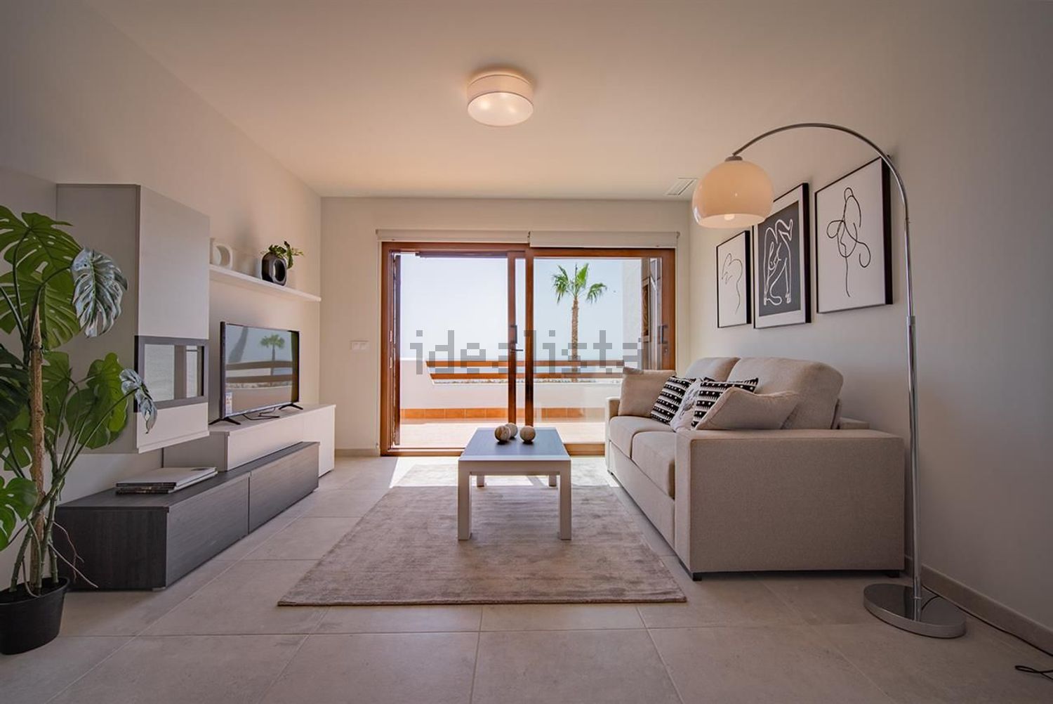 Piso en primera línea de playa en Ajo — Salón