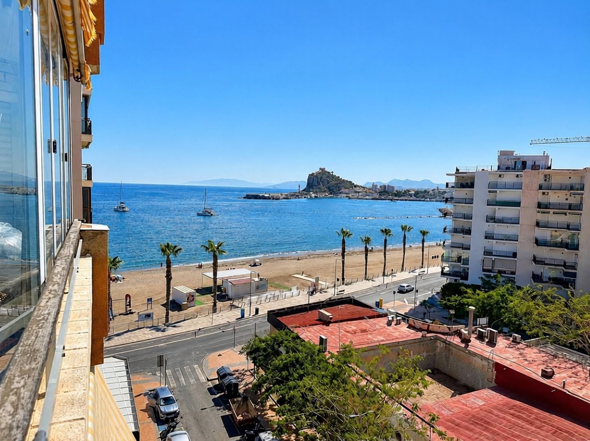 Appartement en première ligne de plage à Águilas — Vue mer