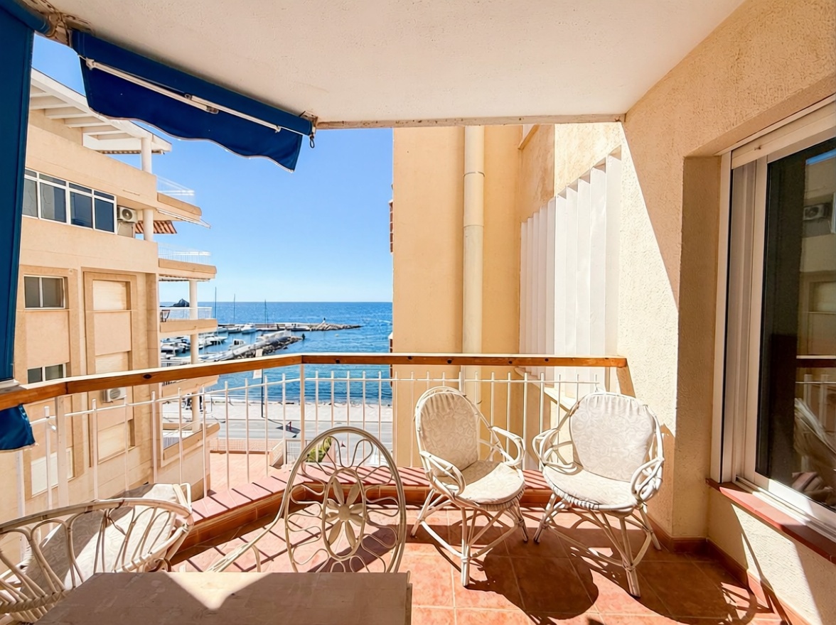 Piso en primera línea de playa en Águilas — Terraza mar