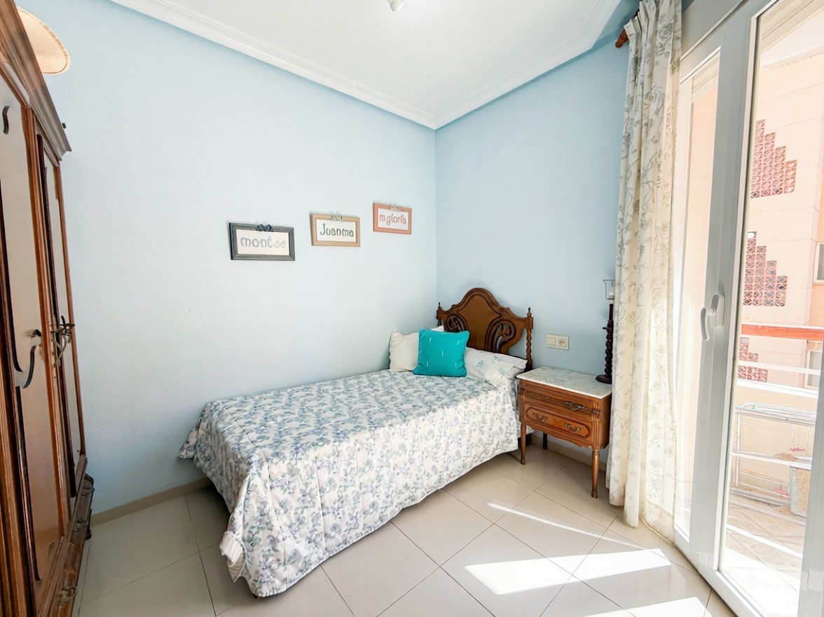 Piso en primera línea de playa en Águilas — Dormitorio