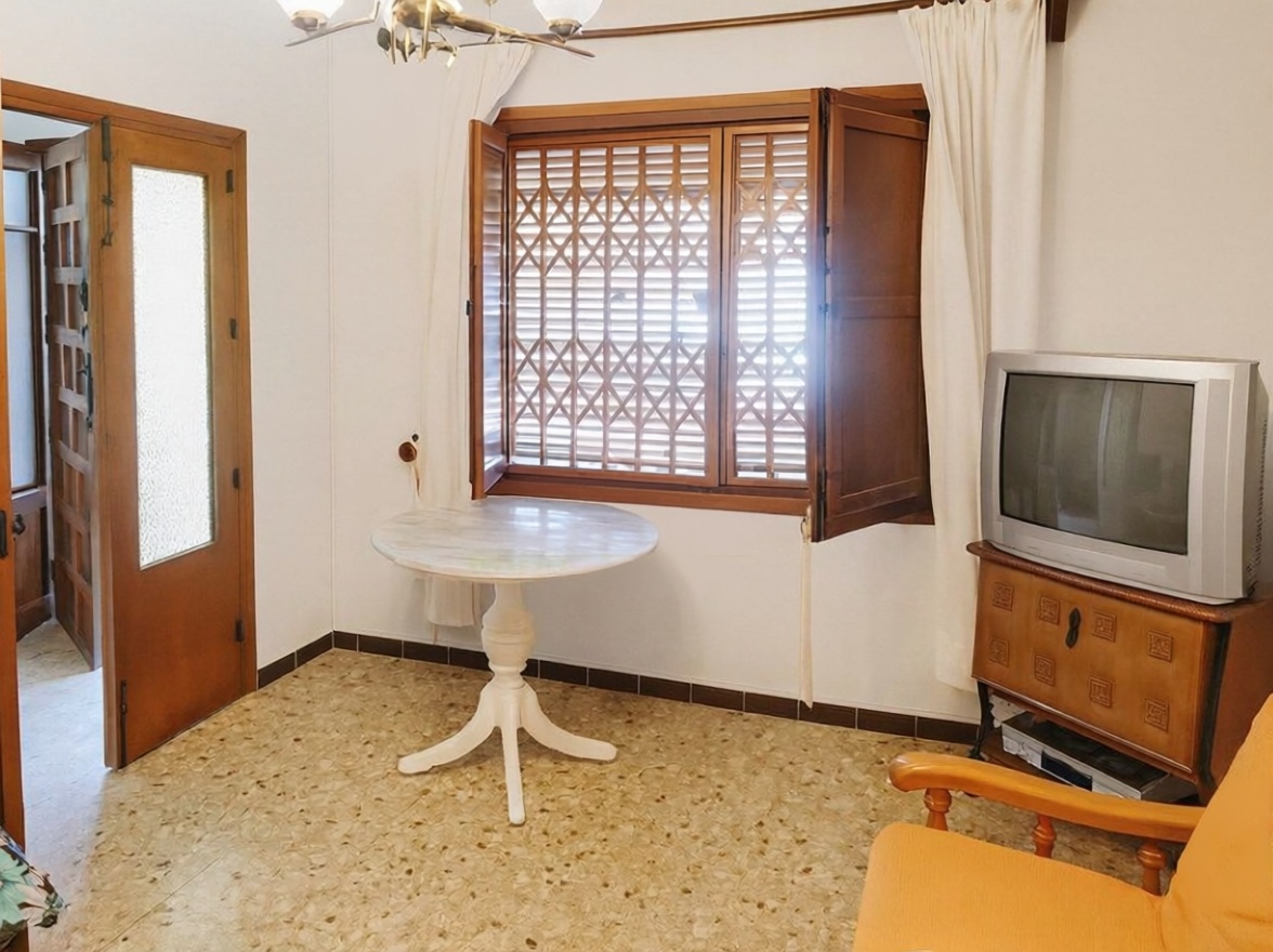 Chalet con acceso directo a playa en San Juan de los Terreros — Salón