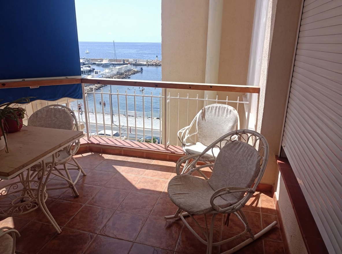 Piso en primera línea de playa en Águilas — Terraza mar