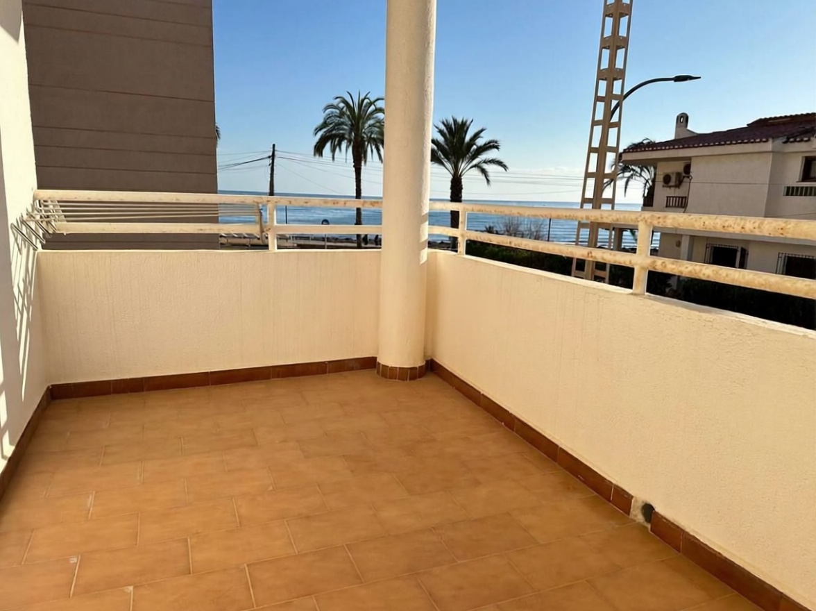 Piso en primera línea de playa en Águilas