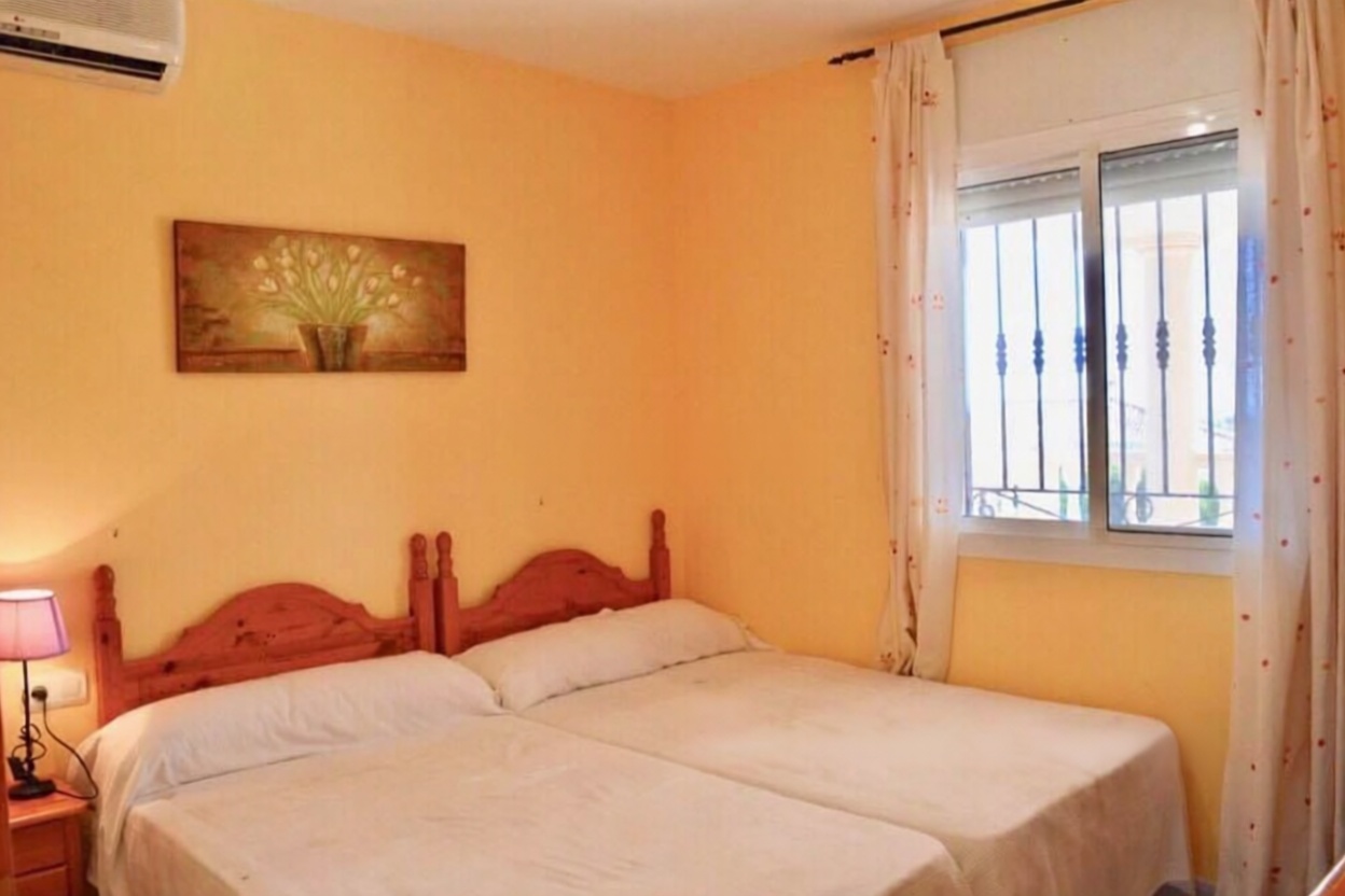 Chalet con acceso directo a playa en San Juan de los Terreros — Dormitorio