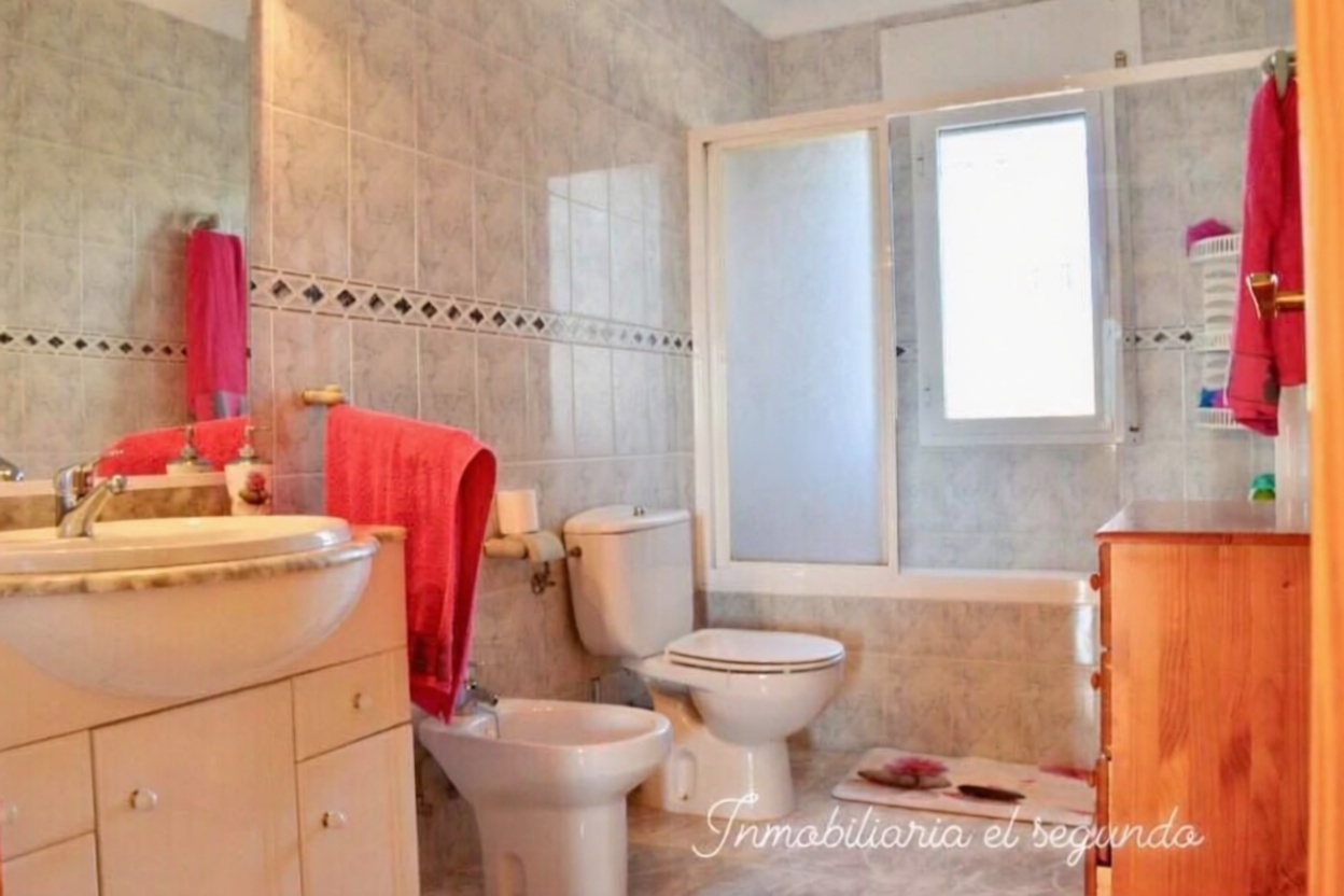 Chalet con acceso directo a playa en San Juan de los Terreros — Baño
