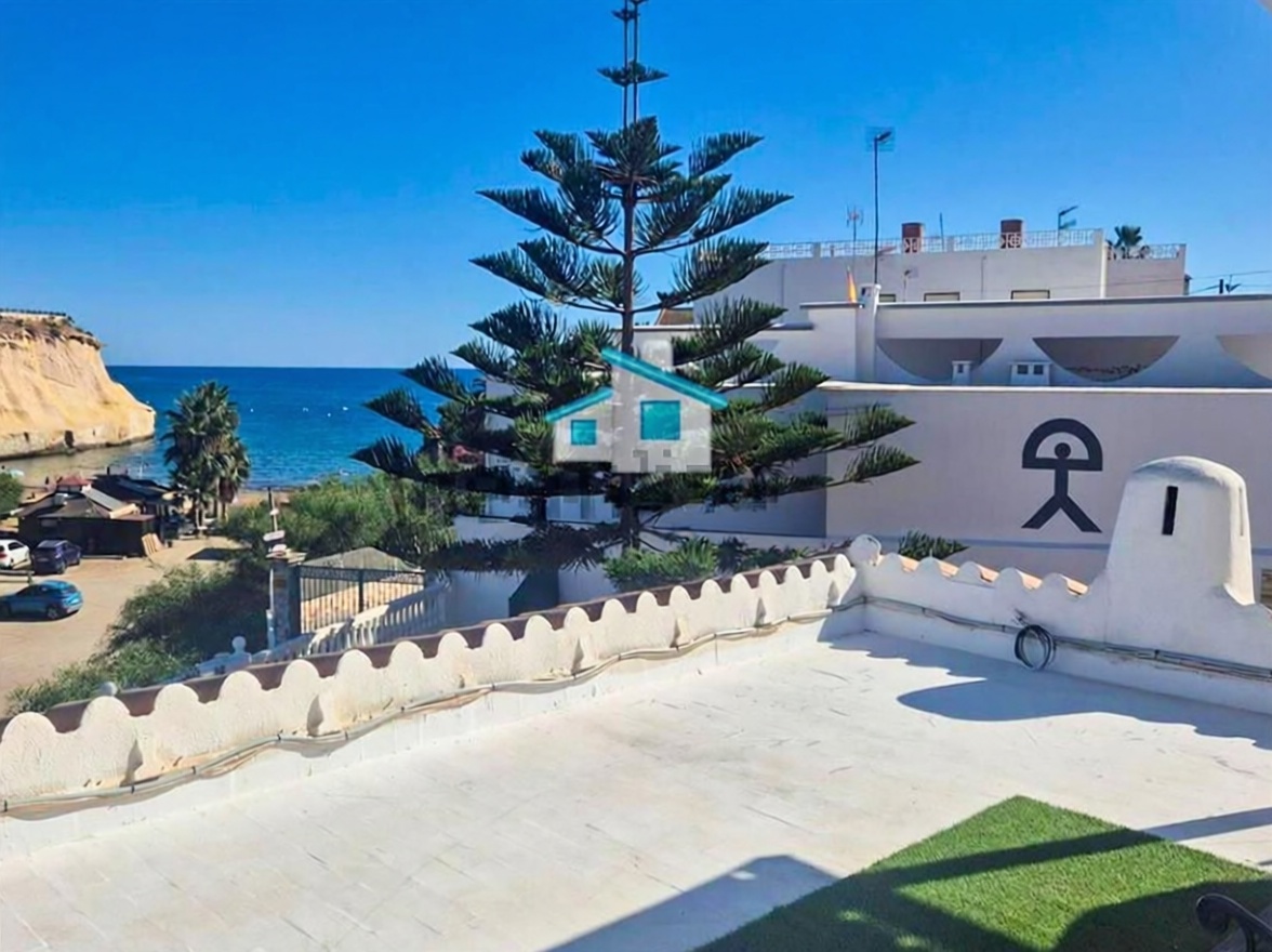 Chalet with direct beach access in Ajo — Sea view