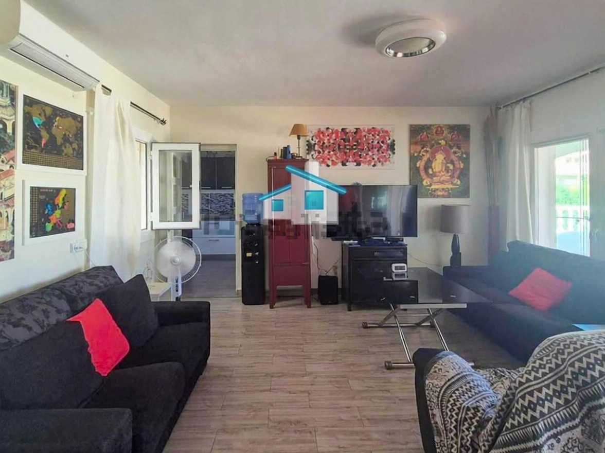 Chalet with direct beach access in Ajo — Living room