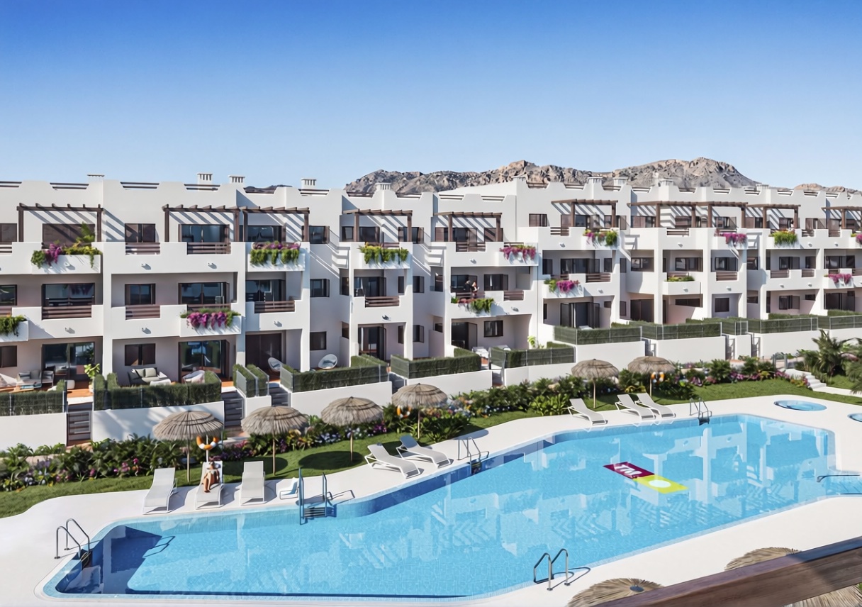 Piso en primera línea de playa en San Juan de los Terreros — Piscina