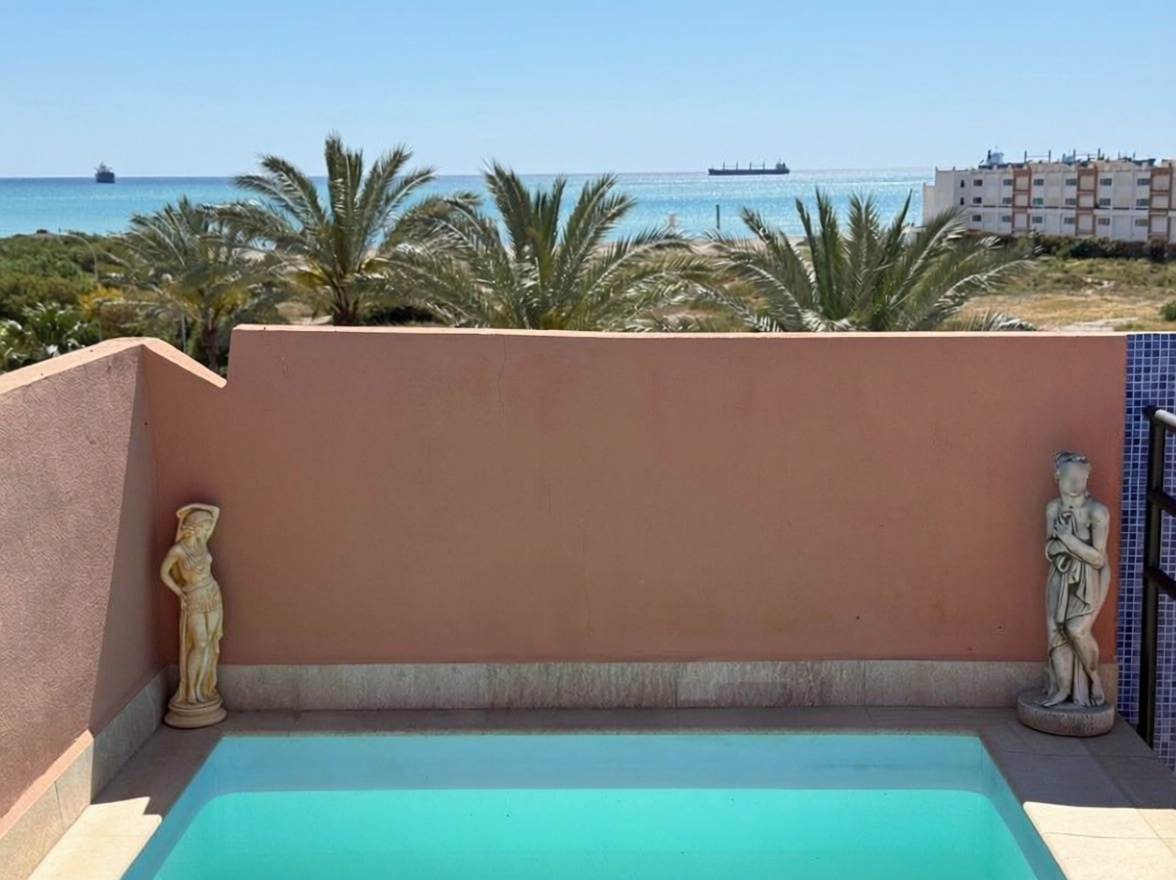 Piso en primera línea de playa en Vera