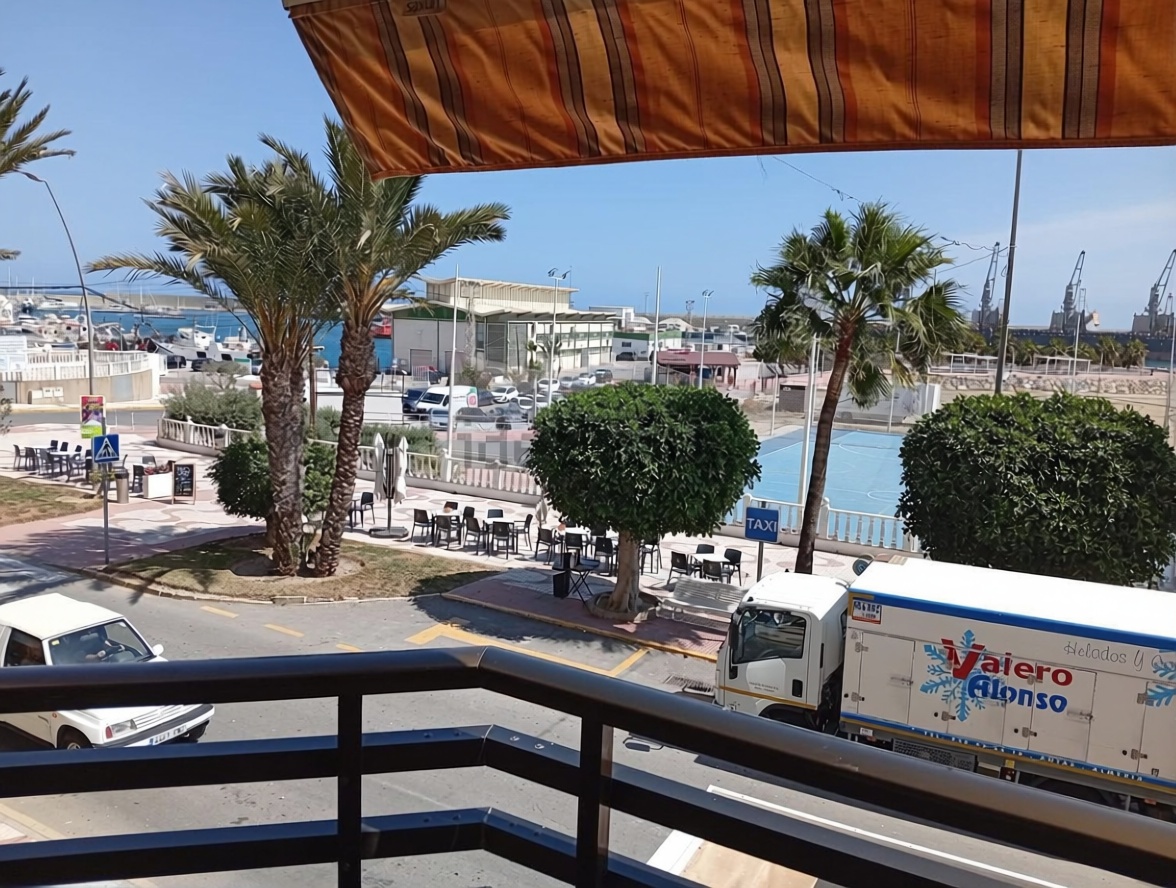 Beachfront flat in Garrucha — Sea terrace
