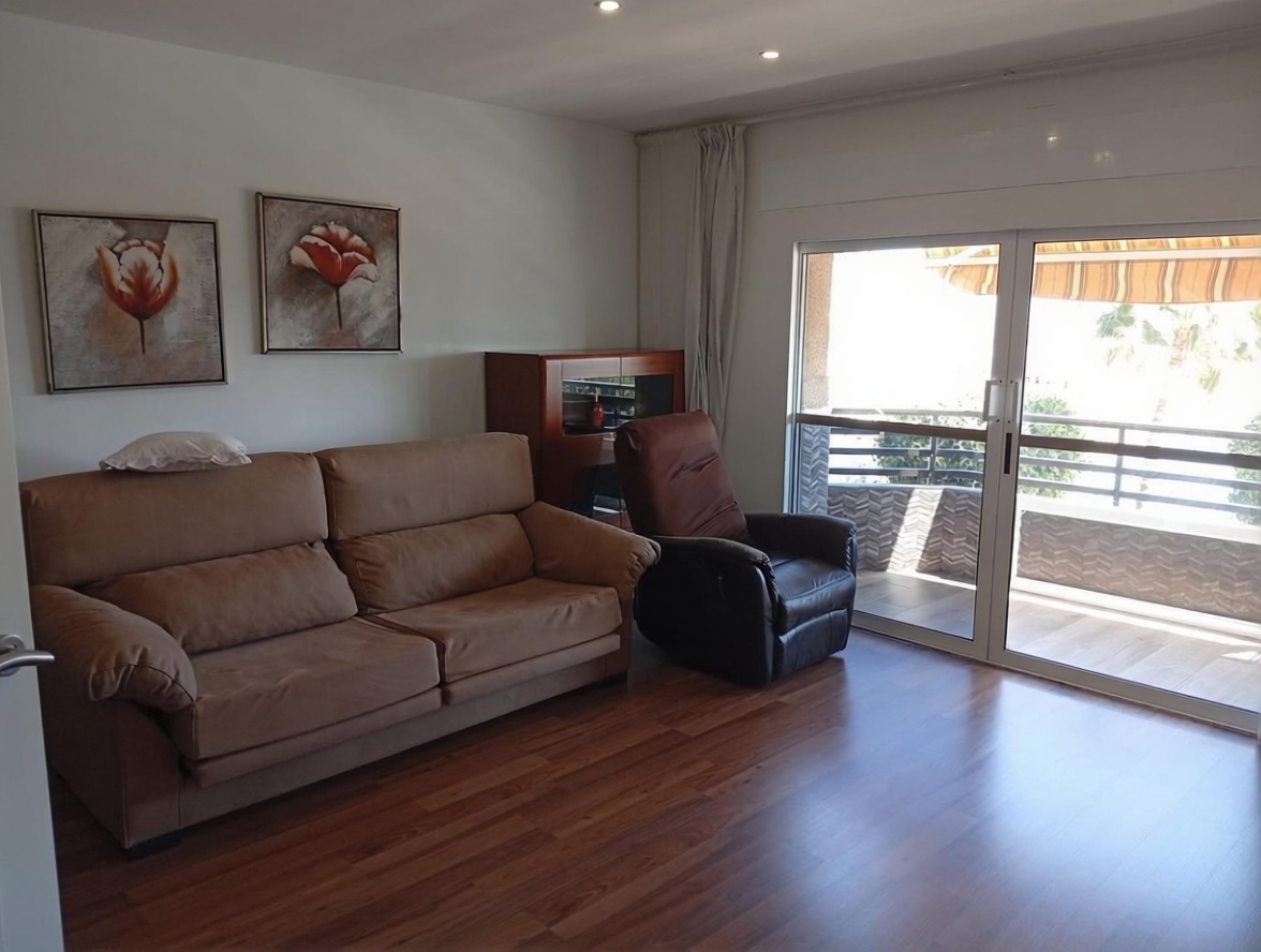 Beachfront flat in Garrucha — Living room