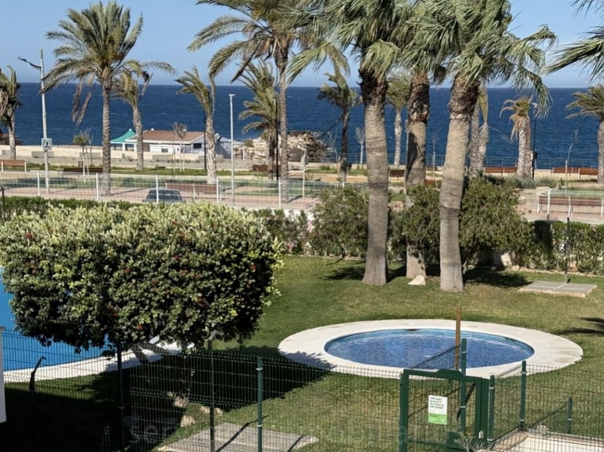 Beachfront flat in Garrucha — Sea view